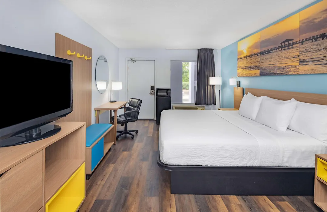 Days Inn By Wyndham Pensacola I-10-1