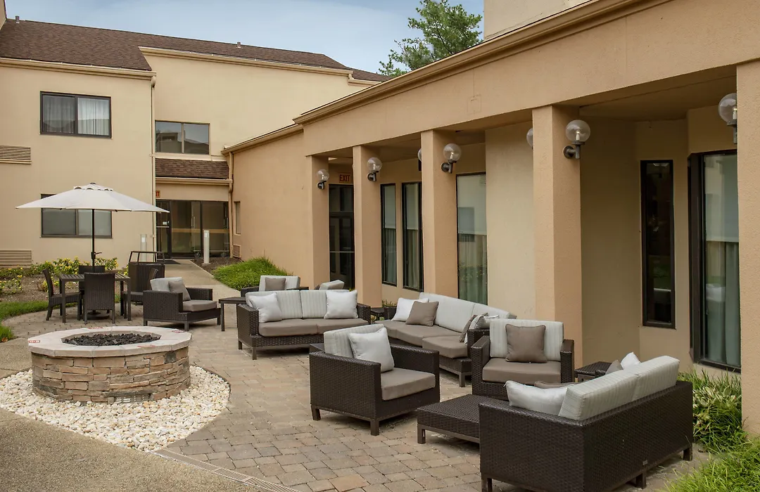 Courtyard By Marriott Rockville-1