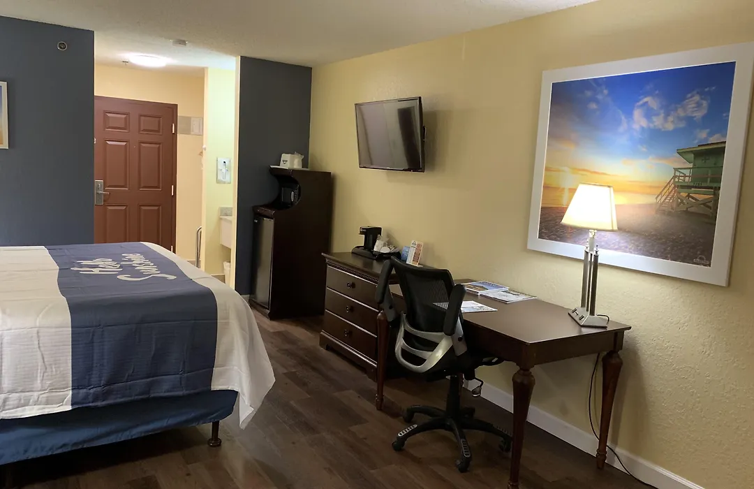 Days Inn By Wyndham Sarasota I-75-1