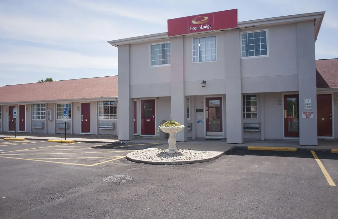 Econo Lodge Inn & Suites Sandusky South-1