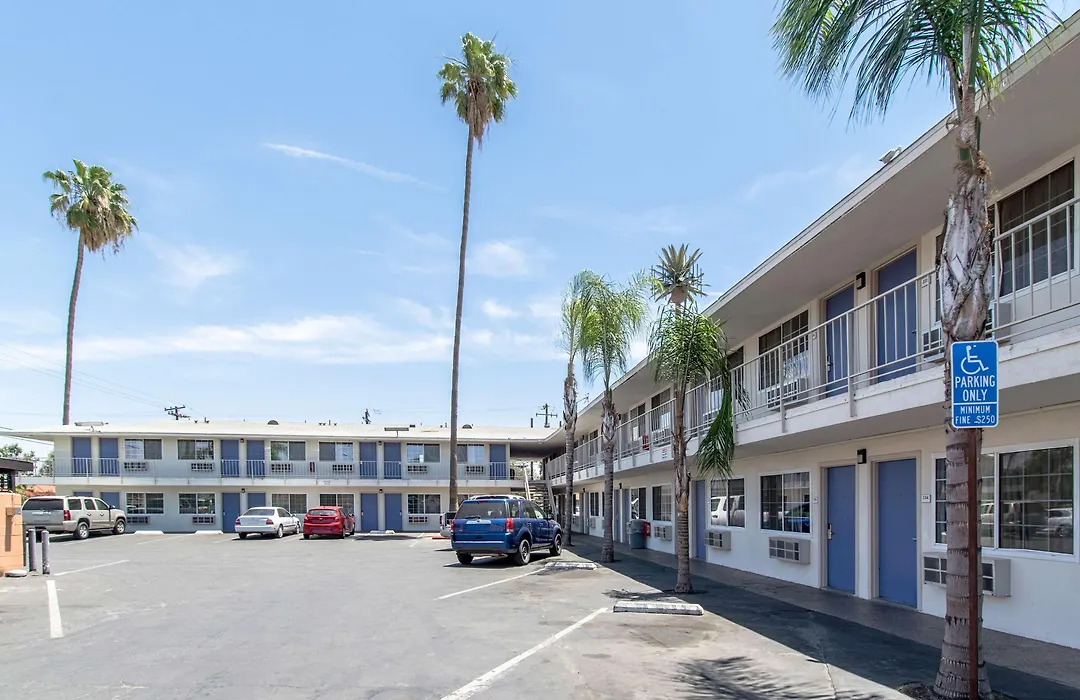 Motel 6 Bakersfield-1