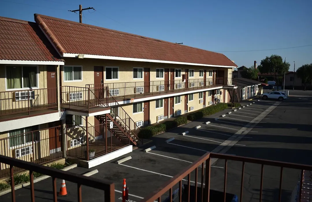 Valley Hotel-1
