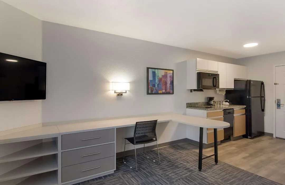 Mainstay Suites Omaha Old Mill-1