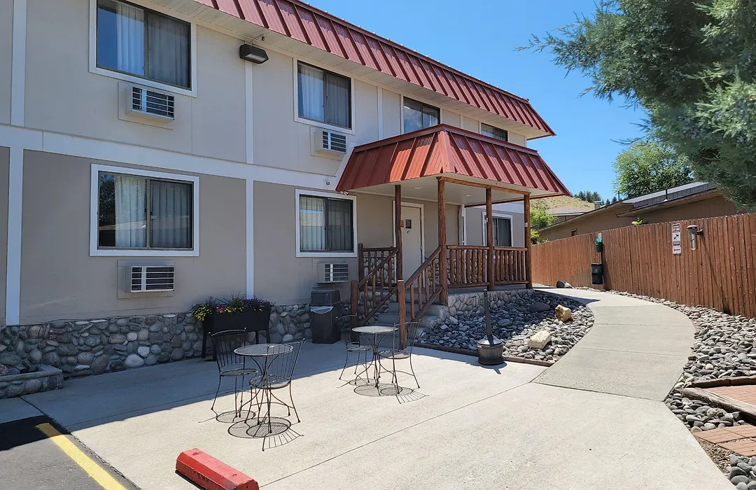 Super 8 By Wyndham Cody-1