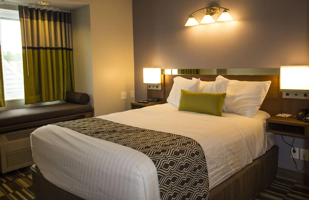 Microtel By Wyndham Victor-1