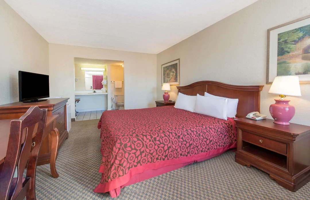 Days Inn & Suites By Wyndham Dayton North-1
