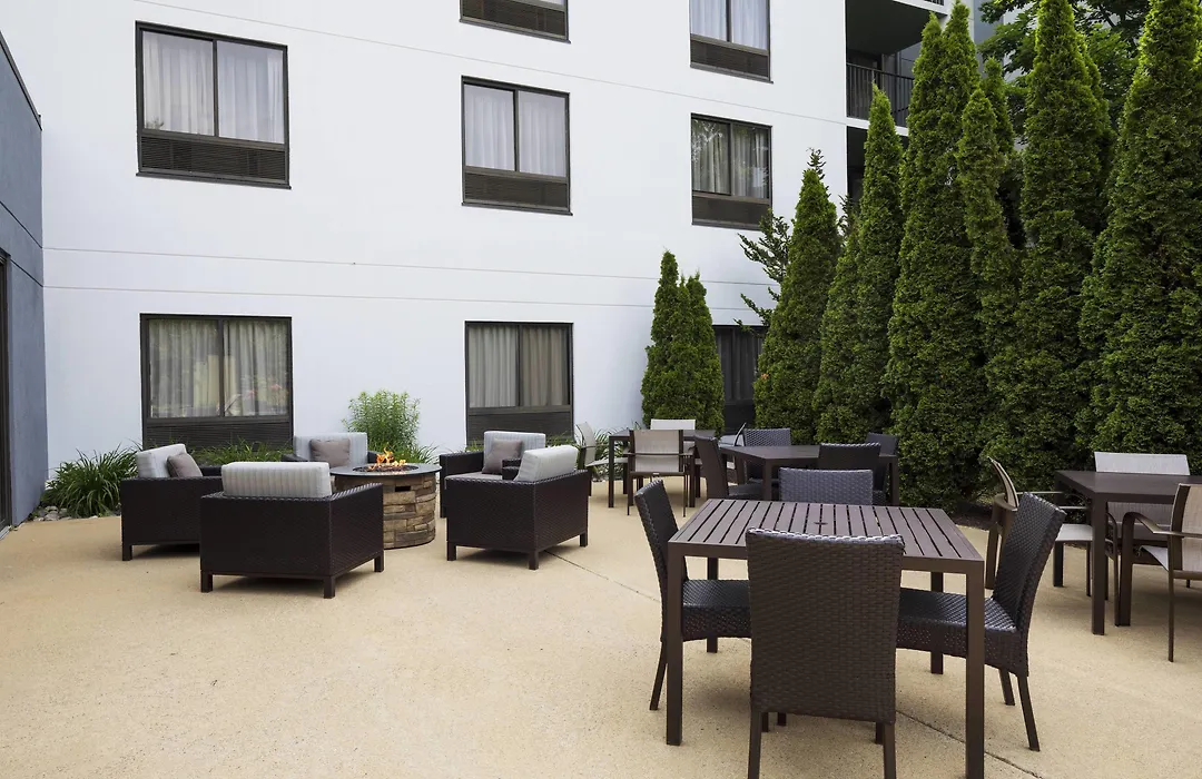 Courtyard By Marriott Portsmouth-1