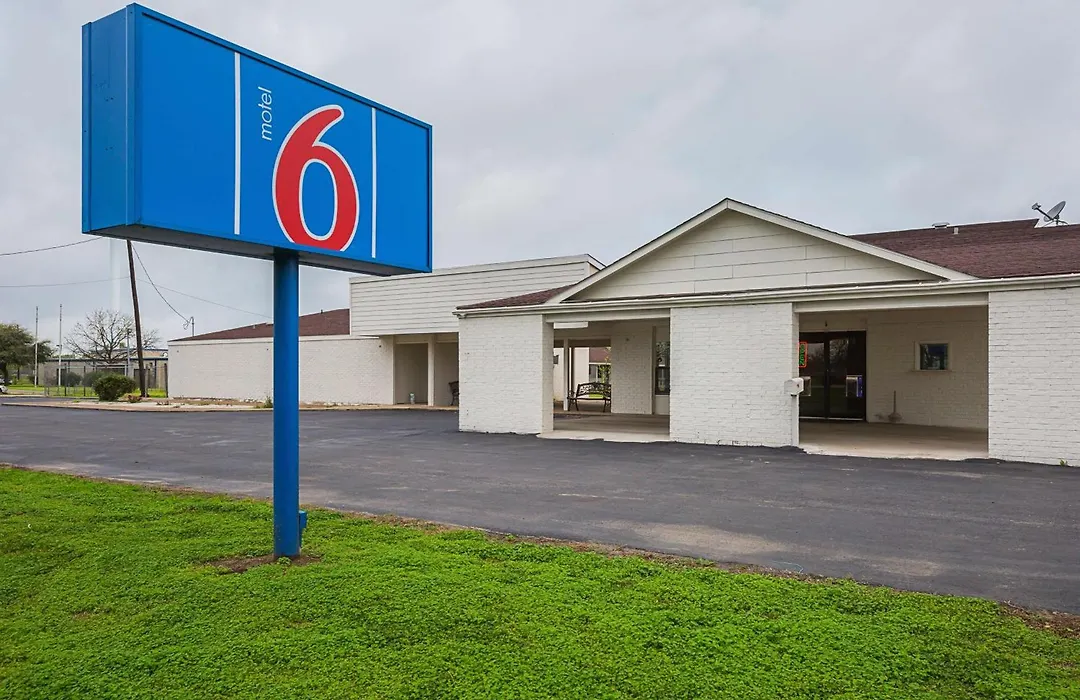Motel 6-Madisonville, Tx-1