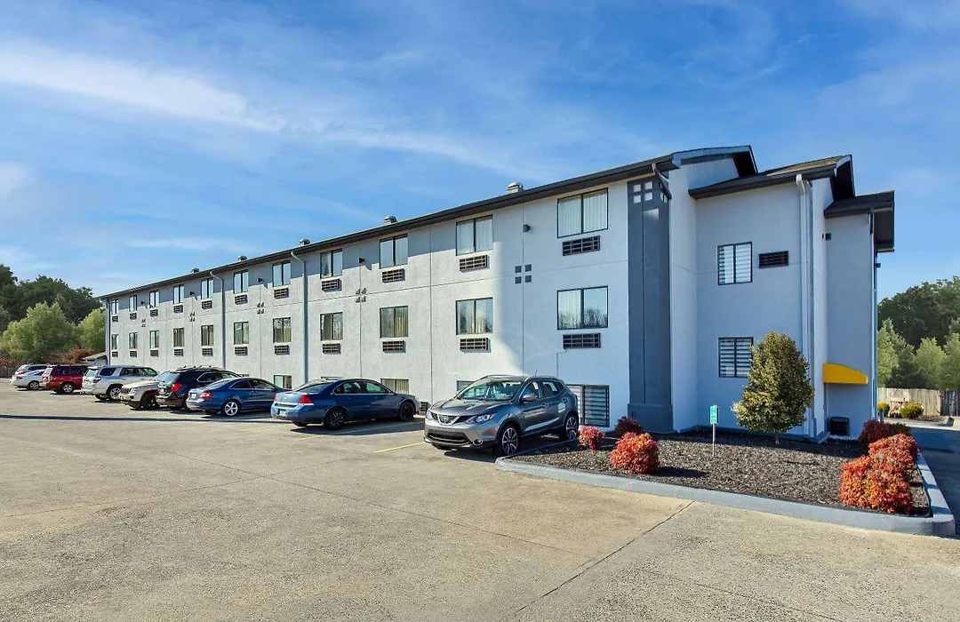 Super 8 By Wyndham Johnson City-1