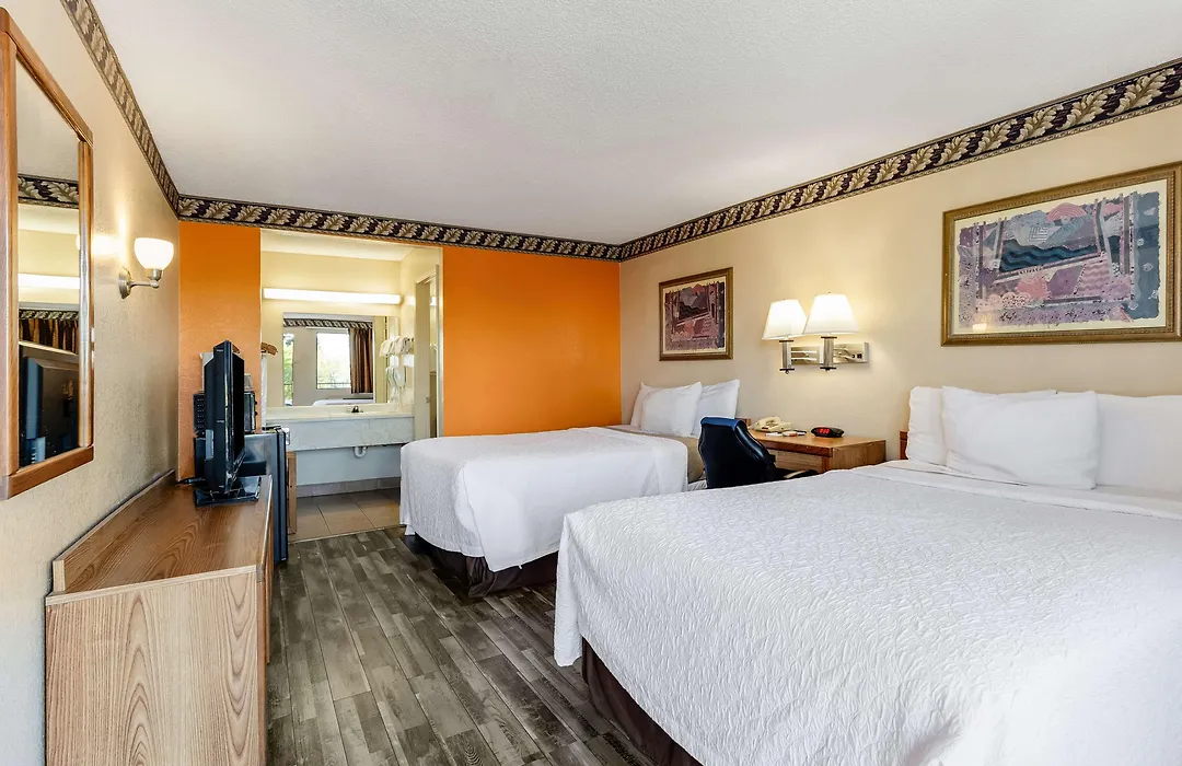 Knights Inn Madera-1