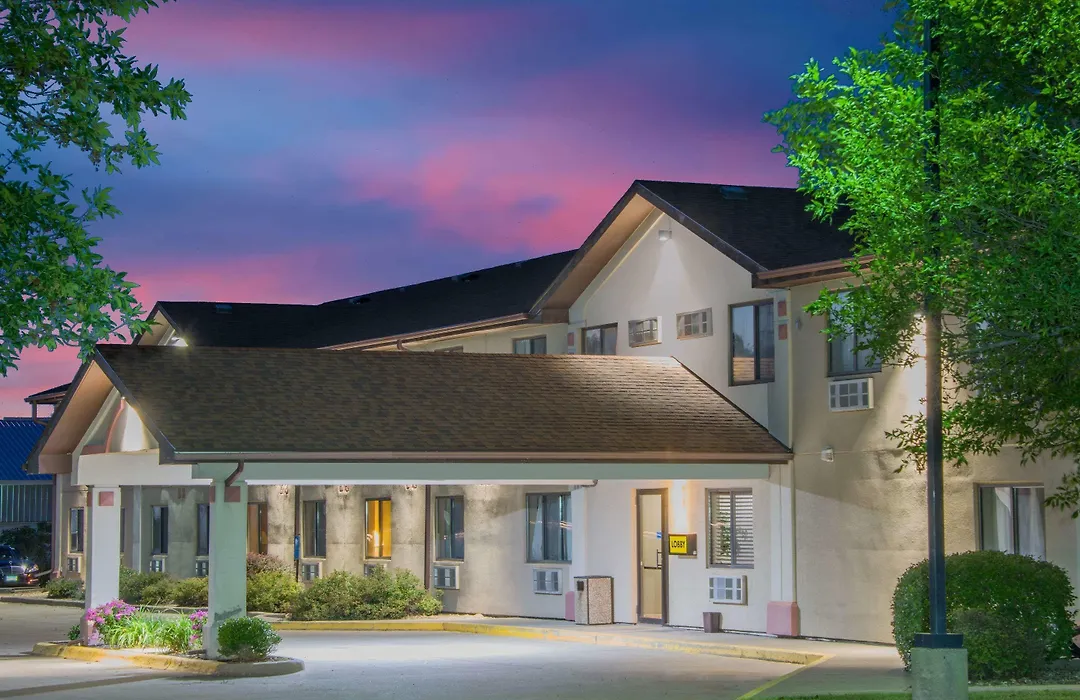 Super 8 By Wyndham Knoxville-1