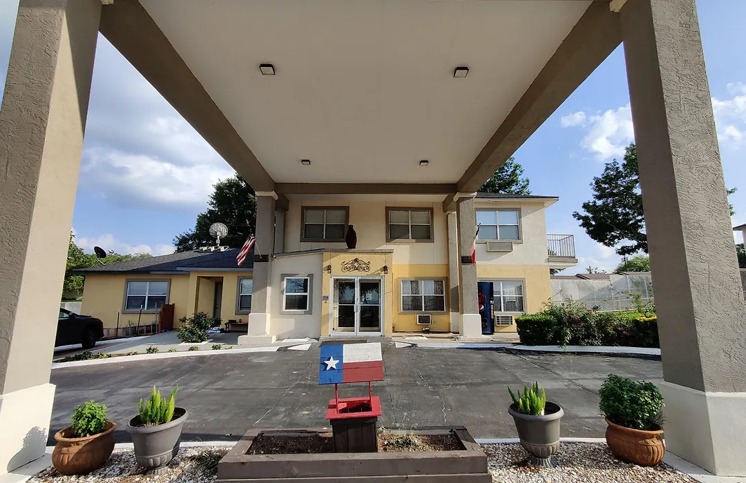 Days Inn By Wyndham Suites Fredericksburg-1