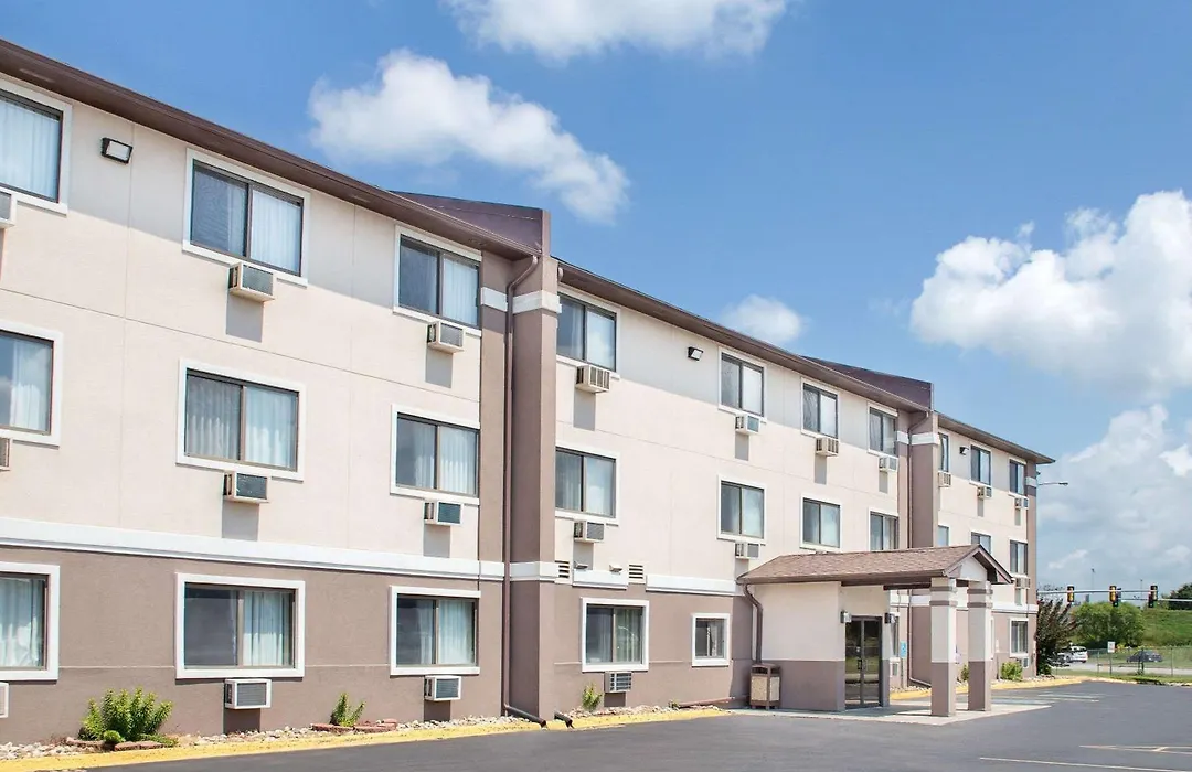 Boarders Inn & Suites By Cobblestone Hotels Waterloo Cedar Falls-1