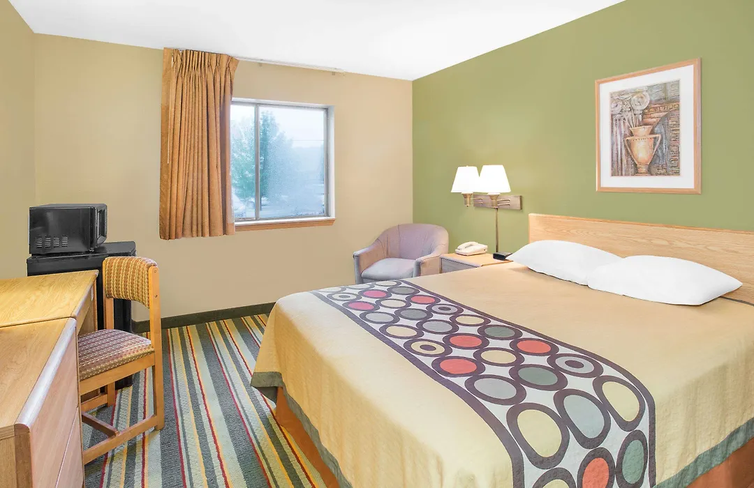 Super 8 By Wyndham East Moline-1