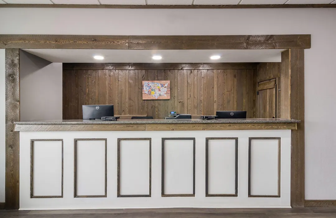 Econo Lodge Scottsbluff-1
