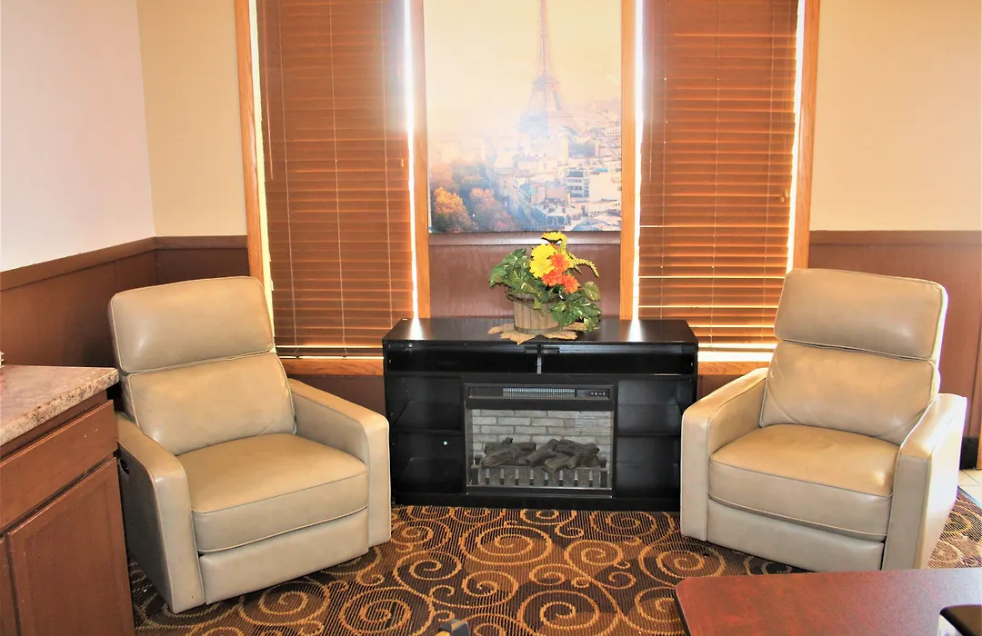 Super 8 By Wyndham Burlington-1
