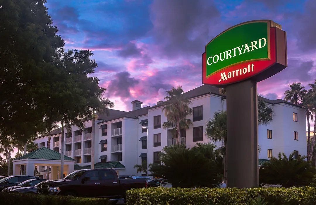 Courtyard By Marriott - Naples-1