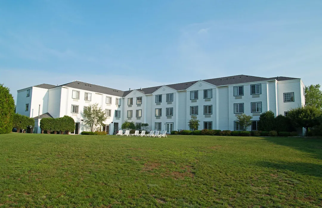Charlevoix Inn & Suites Surestay Collection By Best Western-1