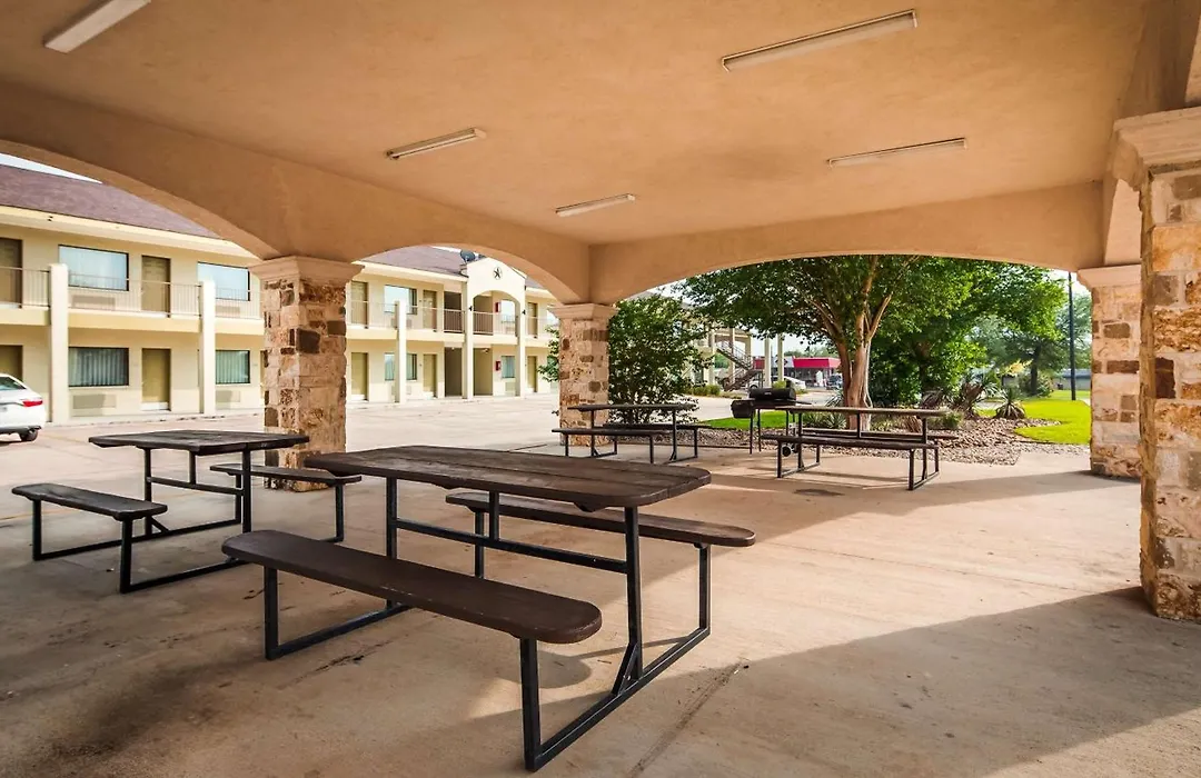 Surestay Hotel By Best Western Floresville-1