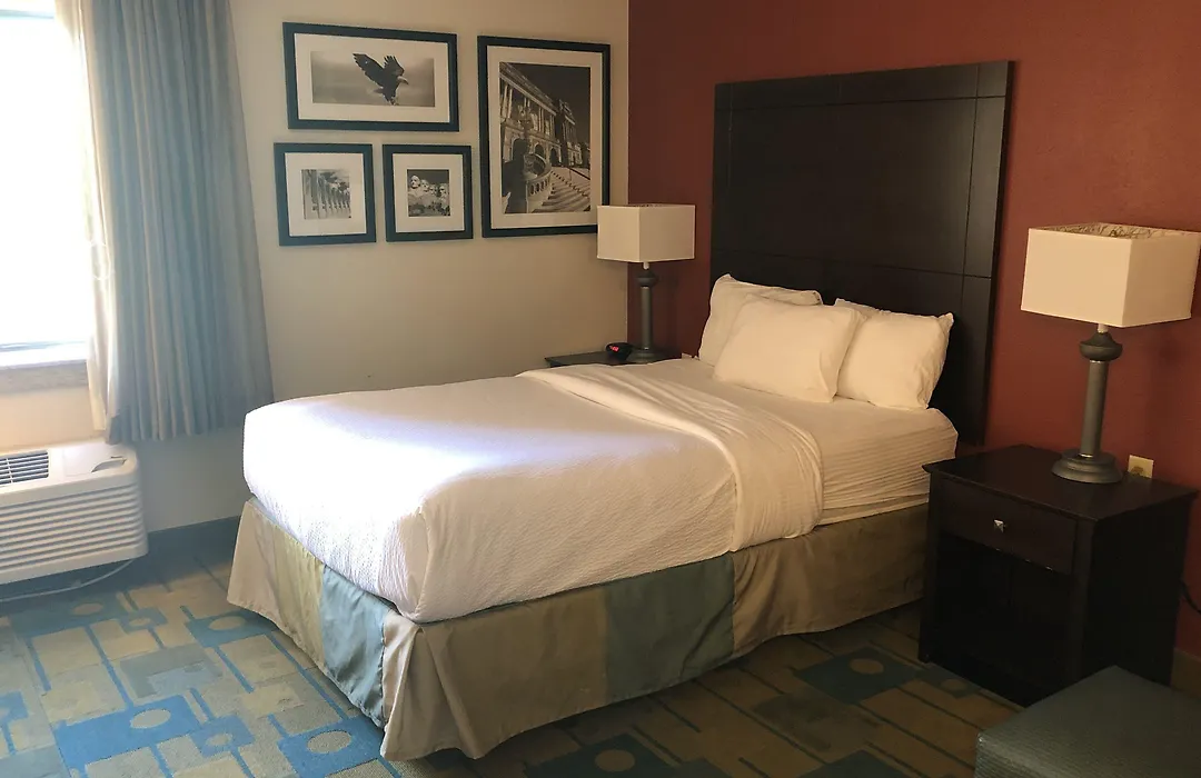 La Quinta By Wyndham Plattsburgh-1