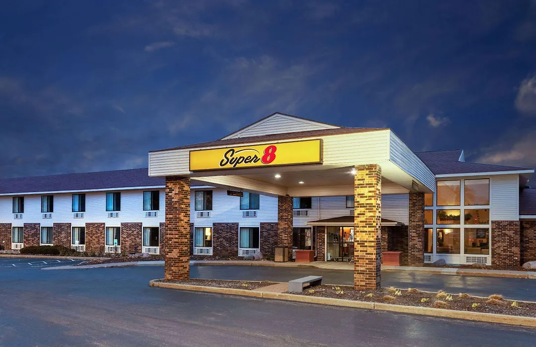 Super 8 By Wyndham Wausau-1