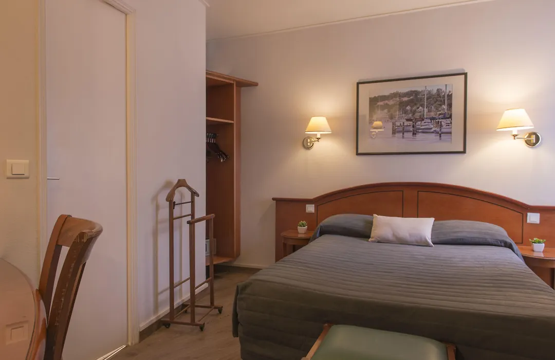 Hotel De Geneve-1