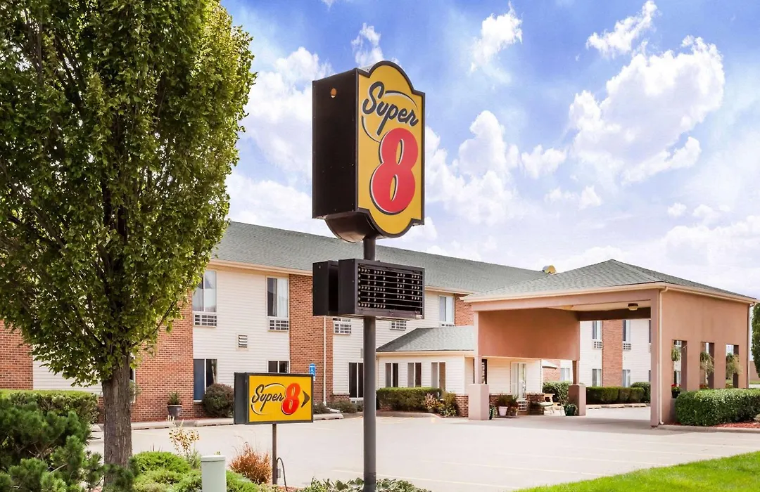 Super 8 By Wyndham Pekin/Peoria Area-1