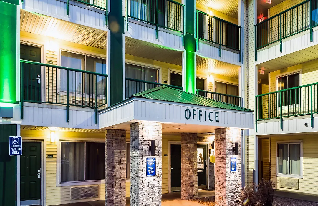 Hometowne Studios By Red Roof Colorado Springs - Airport-1