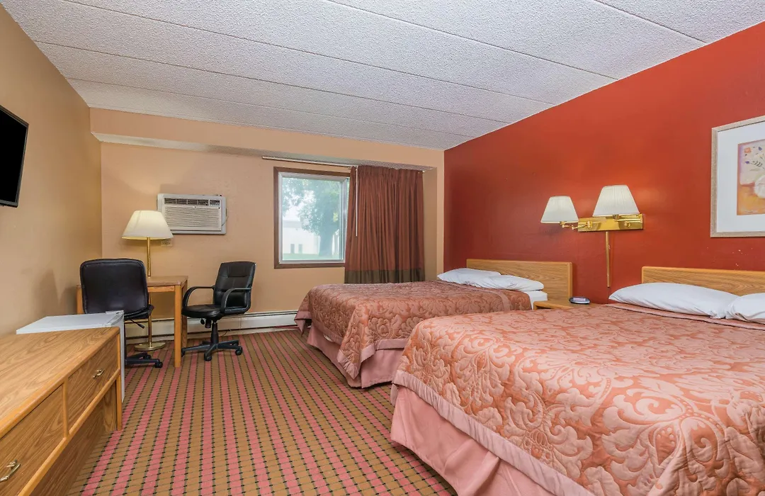 Super 8 By Wyndham Brooklyn Center/Mpls-1