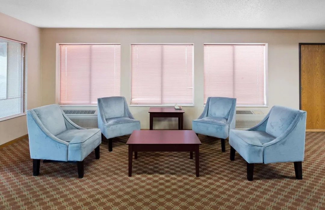 Super 8 By Wyndham Rochelle-1