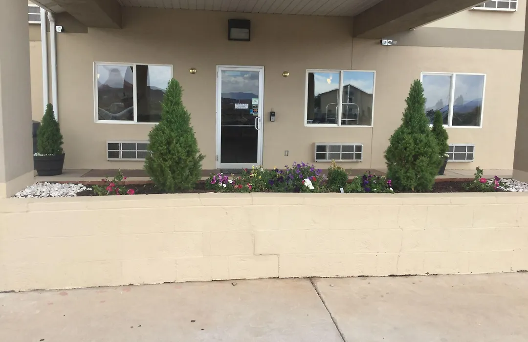 Days Inn By Wyndham Hurricane/Zion National Park Area-1