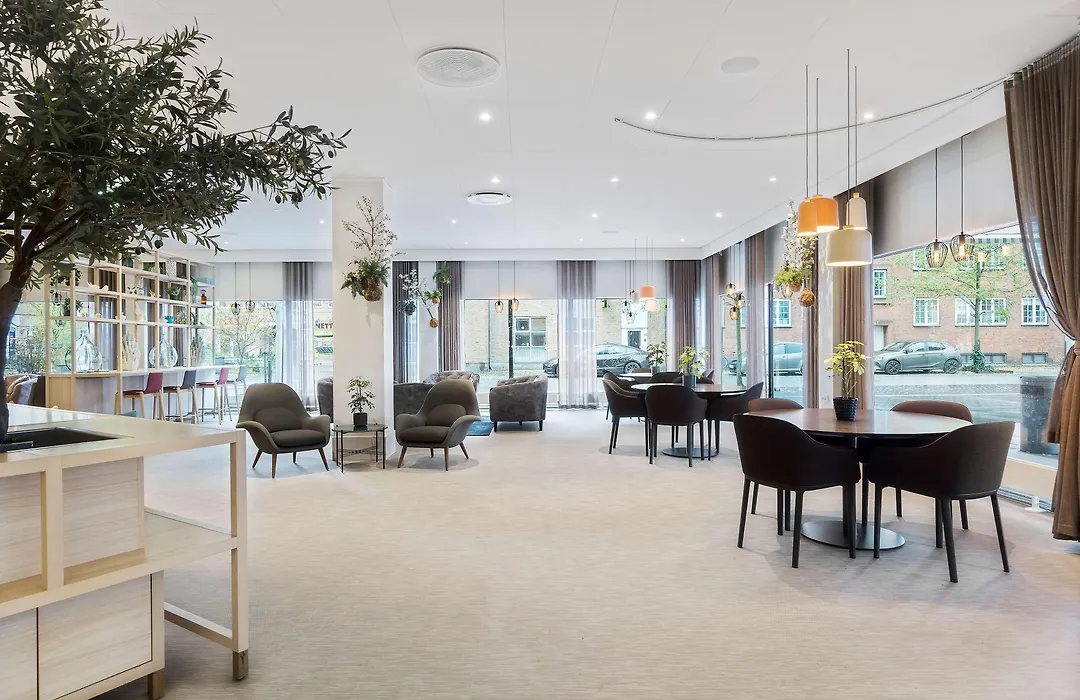 Best Western Plus Airport Hotel-1