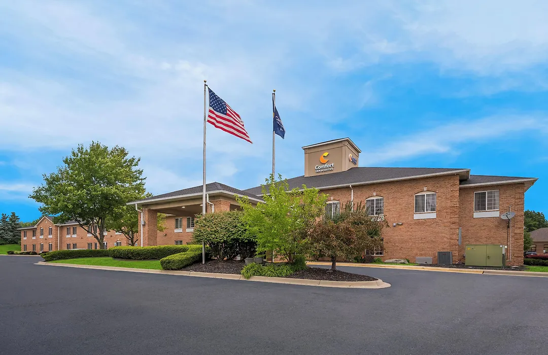 Comfort Inn & Suites Fenton-1