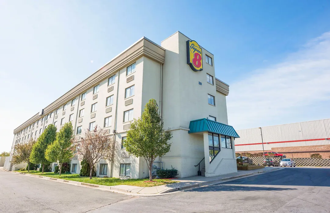 Super 8 By Wyndham Frederick-1