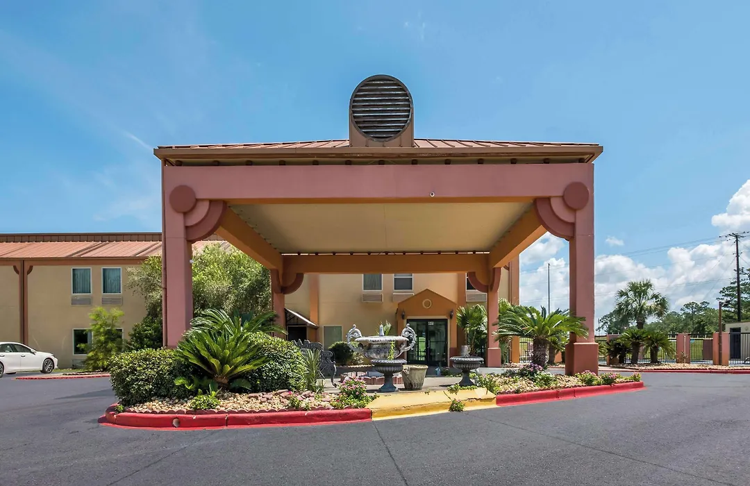 Econo Lodge Inn & Suites Diamondhead-1