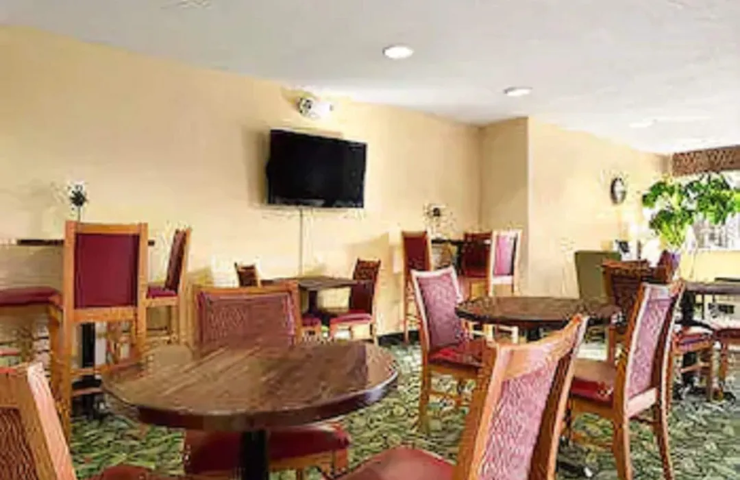 Days Inn & Suites By Wyndham Lafayette In-1