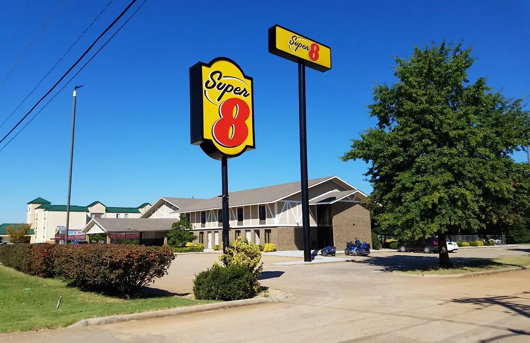 Super 8 By Wyndham Bentonville-1