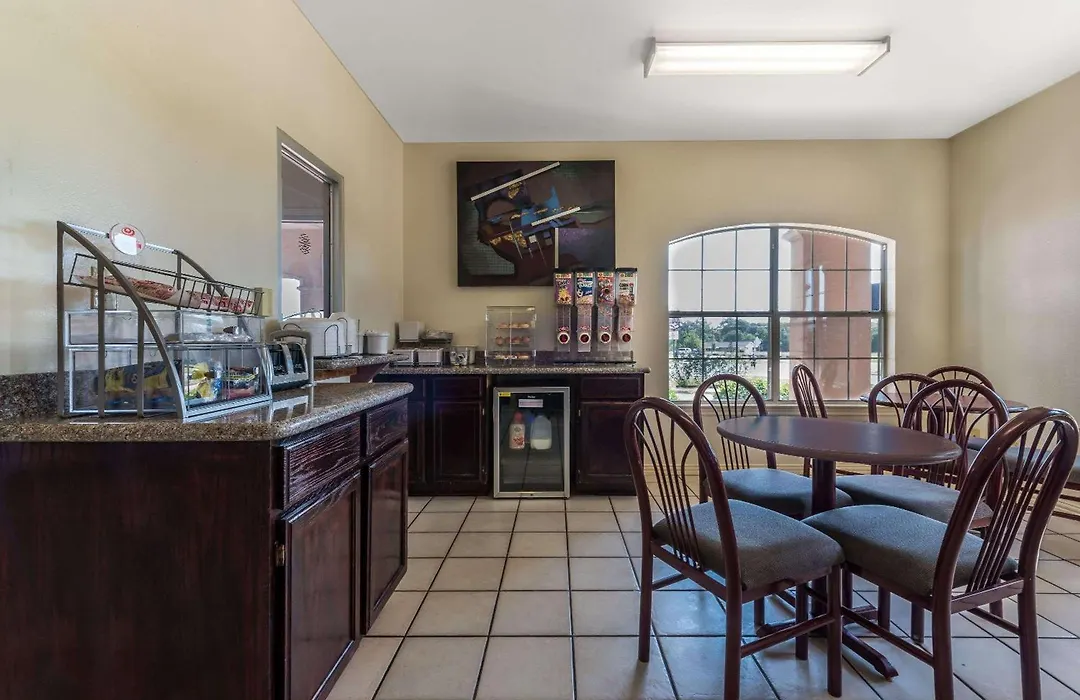 Super 8 By Wyndham Greenville-1