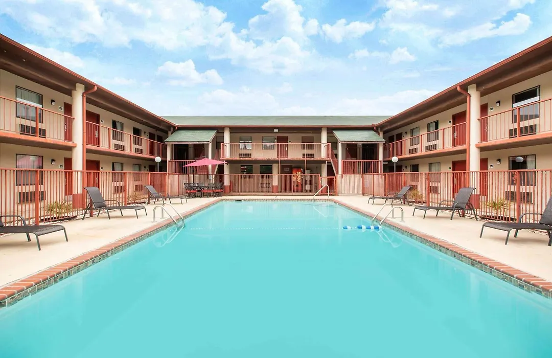 Super 8 By Wyndham Malvern-1