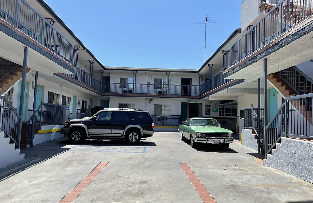 Hollywood Guest Inn-1