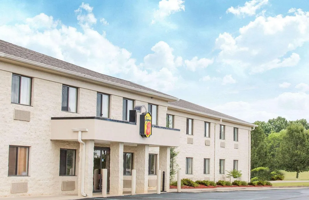 Super 8 By Wyndham Bedford-1