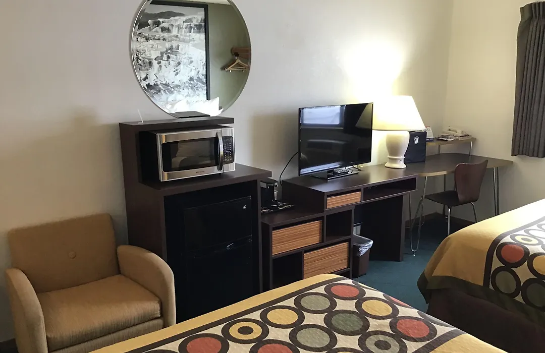 Super 8 By Wyndham Livingston Yellowstone-1