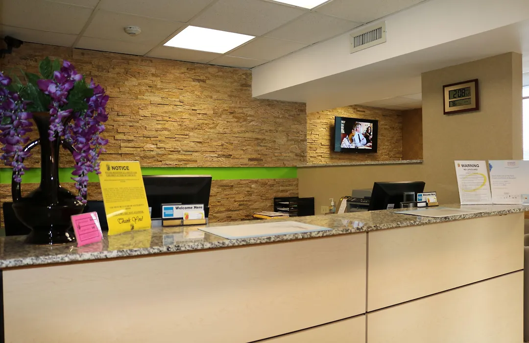 Super 8 By Wyndham Plattsburgh-1