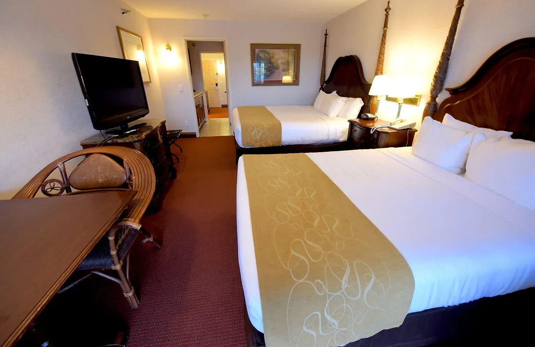 Crown Choice Inn & Suites Lakeview And Waterpark-1