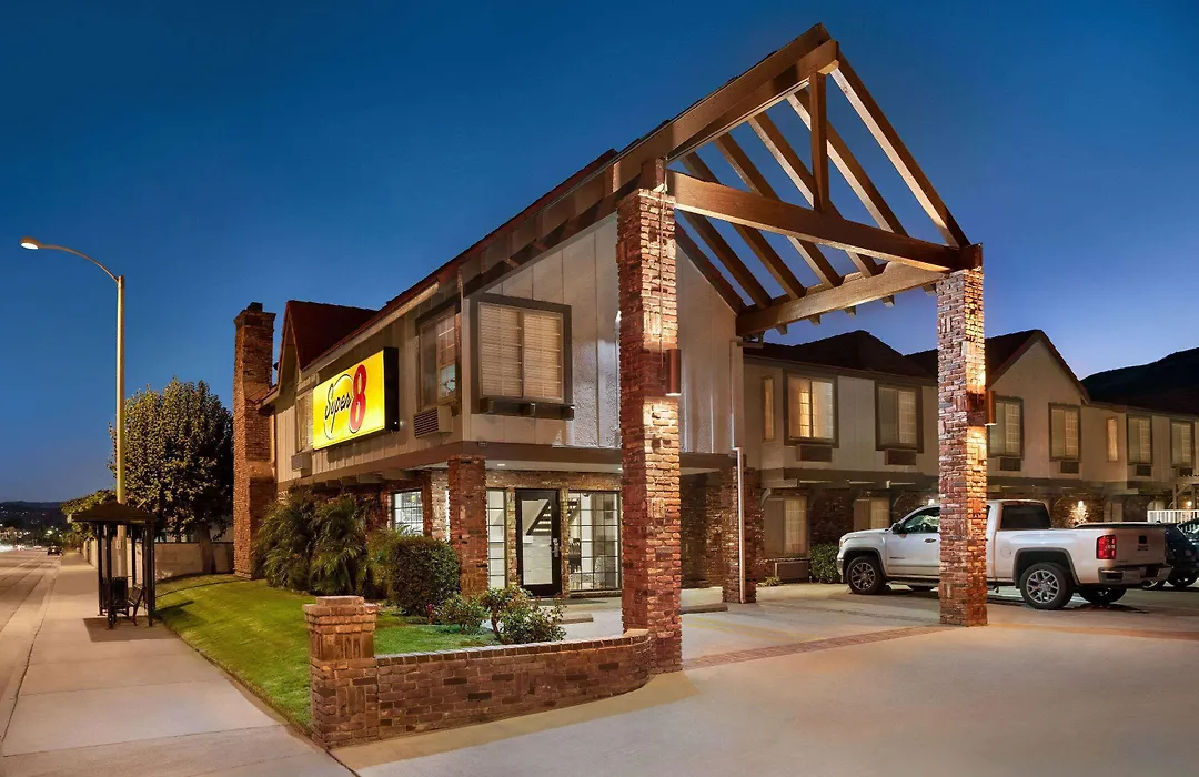 Super 8 By Wyndham Santa Clarita/Valencia-1