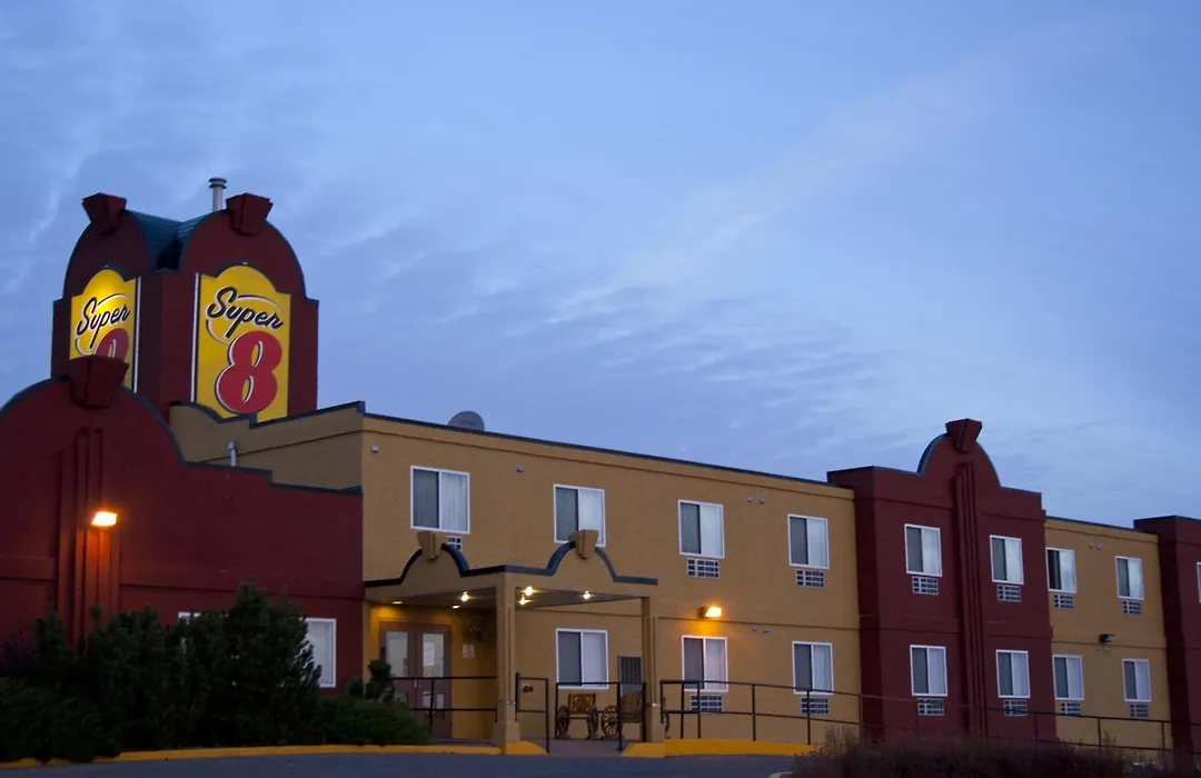 Super 8 By Wyndham Swift Current-1