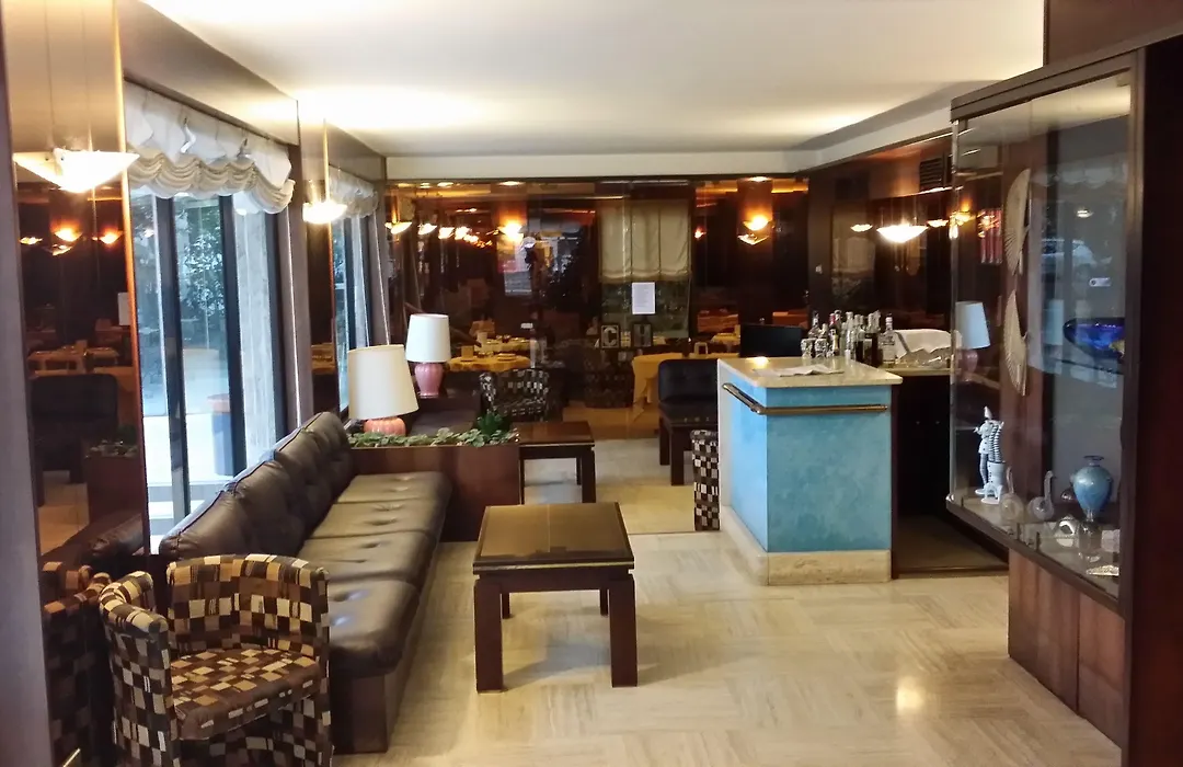 Club Hotel-1