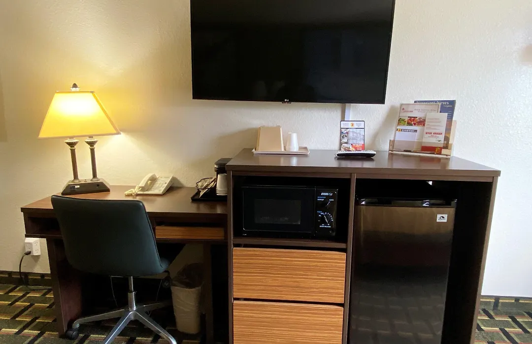 Super 8 By Wyndham Newport News/Jefferson Ave.-1