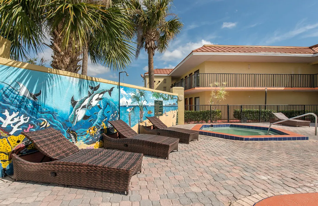 Clarion Inn & Suites Kissimmee-Lake Buena Vista South-1