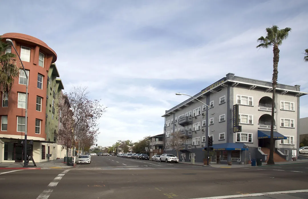 Harborview Inn & Suites-Convention Center-Airport-Gaslamp-Seaworld-Zoo-Balboa Park-1